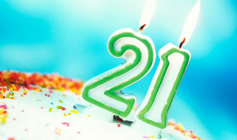 В 2015 году исполняется. С днём рождения 21 год. С днём рождения сына 21 год. Поздравление с 21 летием сыну. Открытки с днём рождения 21.